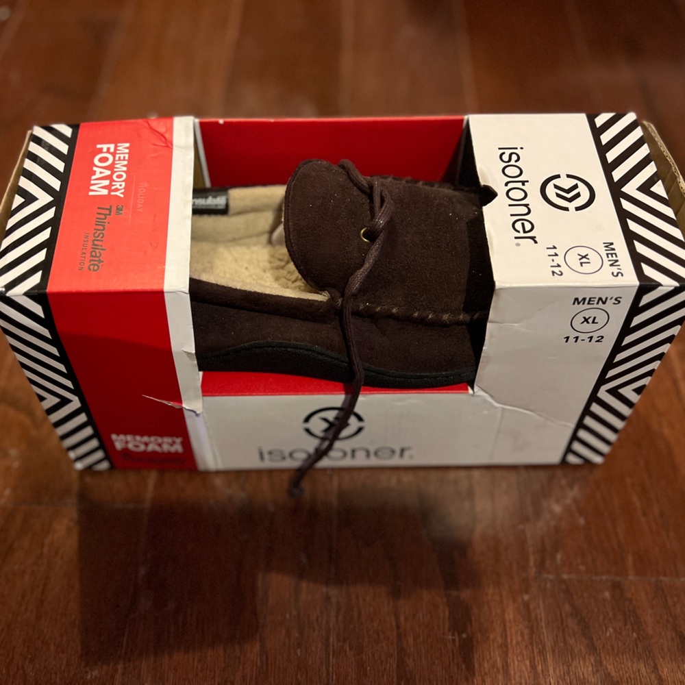 Isotoner Memory Foam Men’s Slippers